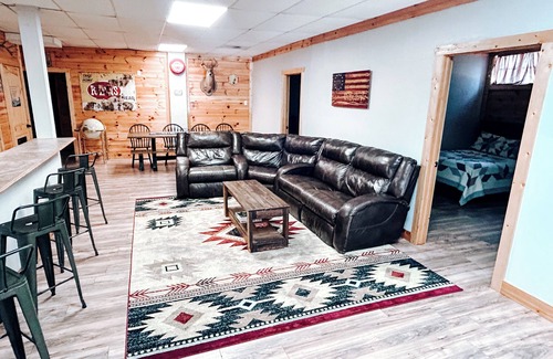 Elgin Cabin | Gunter's Getaway - Windrock- sleeps 16
