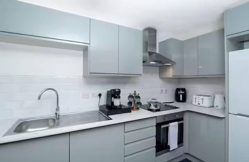 Portsmouth Apartment | Gunwharf Quays Cozy Central Apartment