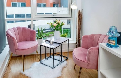 Portsmouth Apartment | Gunwharf Quays Cozy Central Apartment