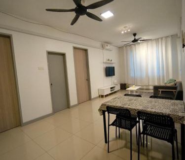 Kampung Tanjung Kapur Apartment | Guppy Homestay Apartment Near KTCC & Drawbridge 1 bedroom airconditioned