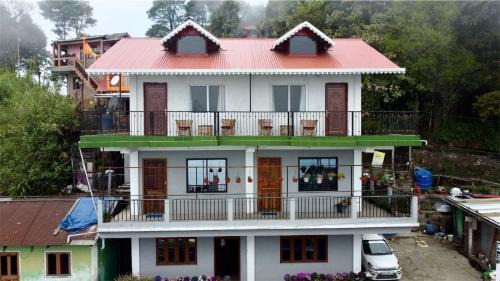 Kurseong House | Guras Homestay Chimney