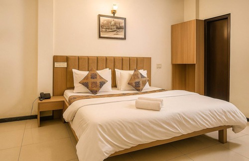 Amritsar House | Gurjeet Hotel By Naavagat