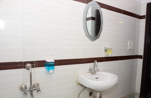Amritsar House | Gurjeet hotel by naavagat