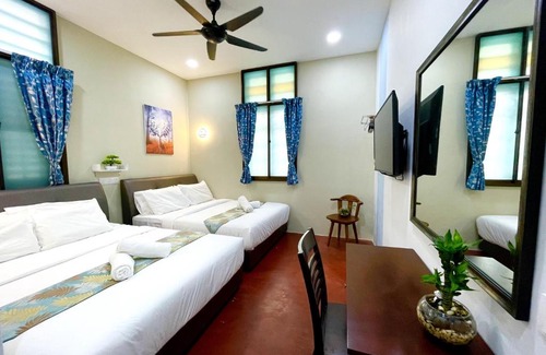 Downtown George Town House | Gurney Treasure - The Vintage Villa by Little Cabin