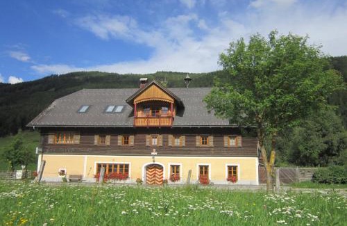 Mauterndorf House | Gut Neusess