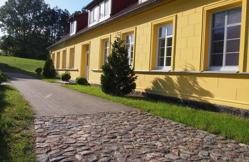 Gingst Apartment | Gut Rattelvitz Parterre B, hochwertig, Sauna, Kamin, eTankstelle, Spielscheune, 15.000qm Parkland