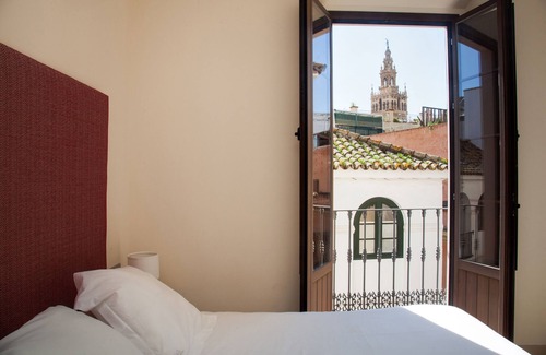 Santa Cruz Hotel | Guzman El Bueno Suites