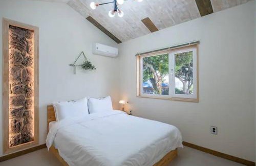 Andeok House | Gwarangpelong Minbak Jeju Couple Family Private House