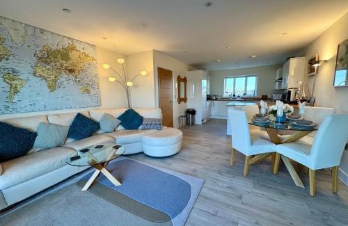 Trearddur Bay Apartment | Gwel Y Bae-2 Bed-en-suite-Lift-Pet friendly