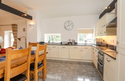 Newborough Cottage | GWEL Y RHOS, pet friendly, with open fire in Newborough