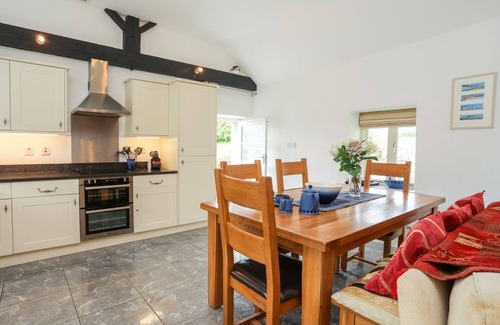Newborough Cottage | GWEL Y RHOS, pet friendly, with open fire in Newborough