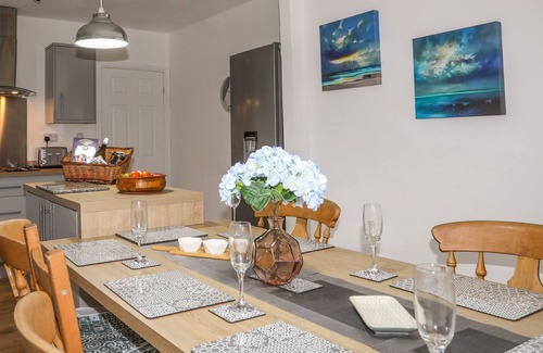 Llanbedrog Cottage | GWEN Y WAWR, pet friendly, with a garden in Llanbedrog