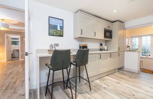 Trefin House | Gwestyr Wennol, Holiday Home Trefin, Sleeps 6, 3 bedrooms, bathrooms