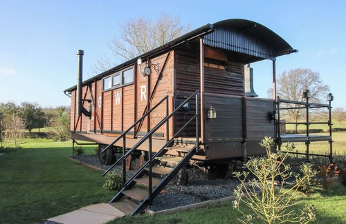Ludwel Cottage | GWR WAGON - VICTORIA STATION, romantic, with a garden in Ludlow