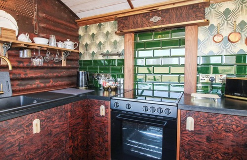 Ludwel Cottage | GWR Wagon - Victoria Station
