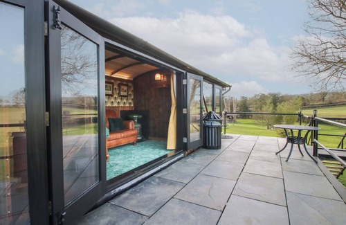 Ludwel Cottage | GWR Wagon - Victoria Station