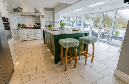 Llanddona Cottage | Gwynaeth Gwyn - a hot tub that sleeps 16 guests in 8 bedrooms