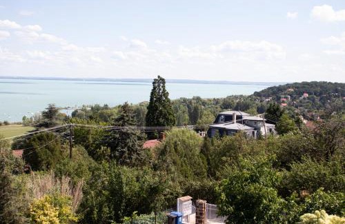 Balatonalmadi Apartment | Gyöngyöm Apartman