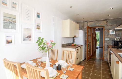 Llanystumdwy Cottage | Gyda'r Llif