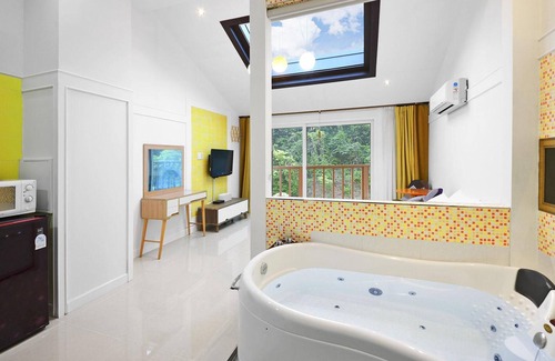 Gyeongju House | Gyeongju Green Valley Spa Pension