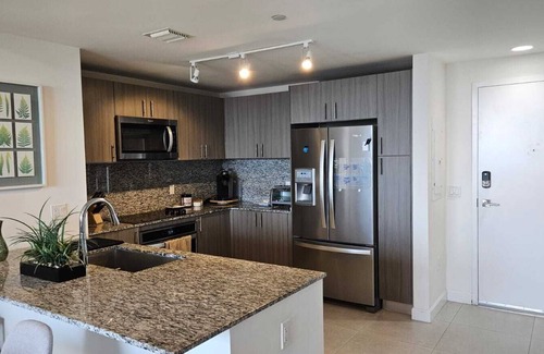 Doral Apartment | GYM, WiFi, Pool, private parking, wifi, restaurants, night places, supermarkets