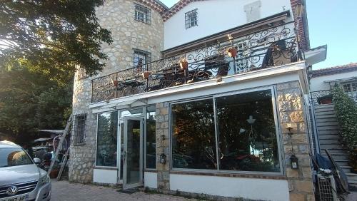 Grasse Apartment | Hébergement indépendant avec parking privé dans villa