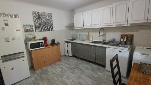 Grasse Apartment | Hébergement indépendant avec parking privé dans villa