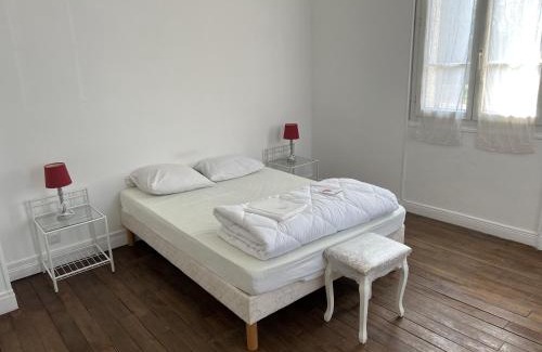Aunay-sous-Auneau House | Hébergements le Camp d'Auneau - Aunay Bien