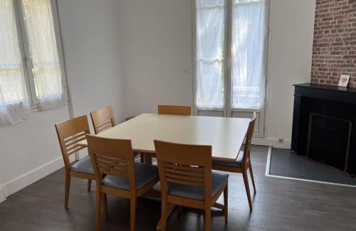 Aunay-sous-Auneau House | Hébergements le Camp d'Auneau - Aunay Bien
