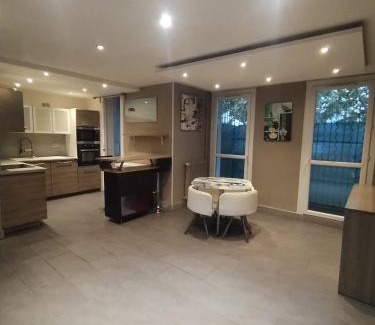 Marignane Apartment | Hélène - T3 entier - draps et serviettes non fournies