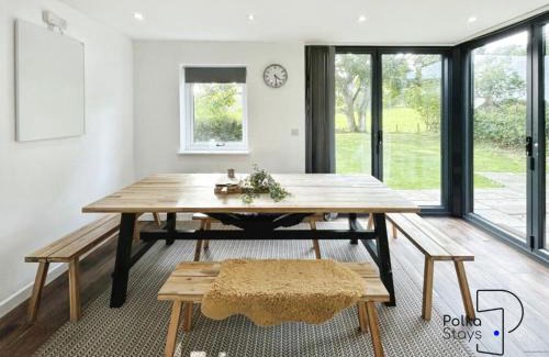 Corwen House | Hên Stablau - Spacious Pet-Friendly Welsh Retreat by PolkaStays