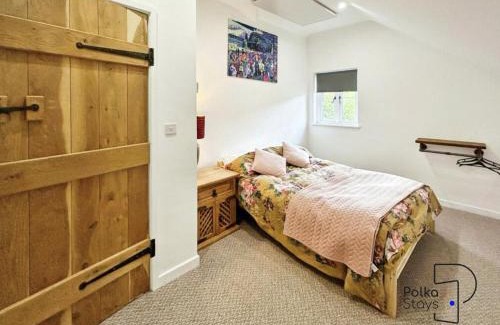 Corwen House | Hên Stablau - Spacious Pet-Friendly Welsh Retreat by PolkaStays