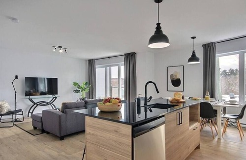 La Haute-Saint-Charles Apartment | Hôtel à la maison - Condo La Réserve 61