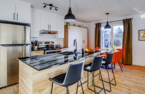 La Haute-Saint-Charles Apartment | Hôtel à la maison - Condo La Réserve 55