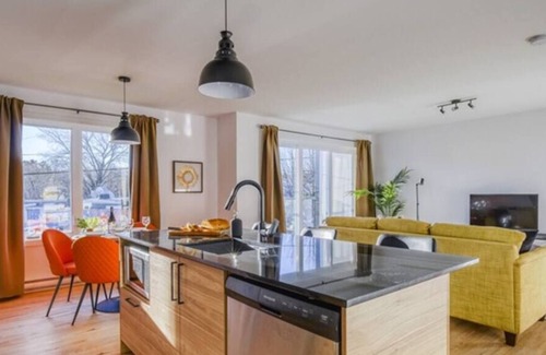 La Haute-Saint-Charles Apartment | Hôtel à la maison - Condo La Réserve 55