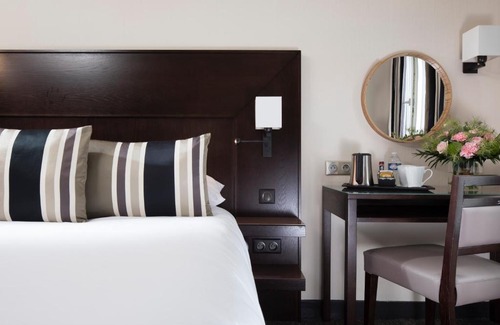 Saint-Vincent-de-Paul Hotel | Hôtel Albert 1er Paris Lafayette