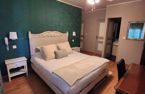 Eyrans Hotel | Hôtel la Tour Perrier