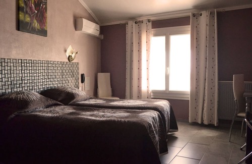 Saintes-Maries-de-la-Mer Hotel | Hôtel Le Dauphin Bleu