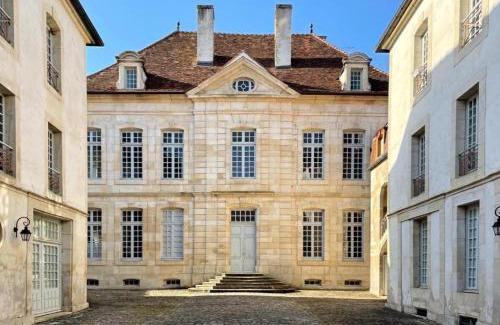 Semur-en-Auxois Apartment | Hôtel Particulier, Maison Jazey.