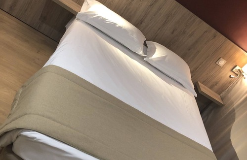 Les Chalets - Saint-Aubin - Saint-Etienne Hotel | Hôtel Victor Hugo