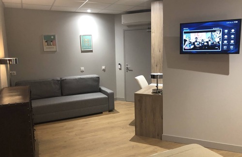 Les Chalets - Saint-Aubin - Saint-Etienne Hotel | Hôtel Victor Hugo