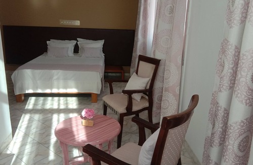 Antananarivo Avaradrano Hotel | Hôtel White Palace