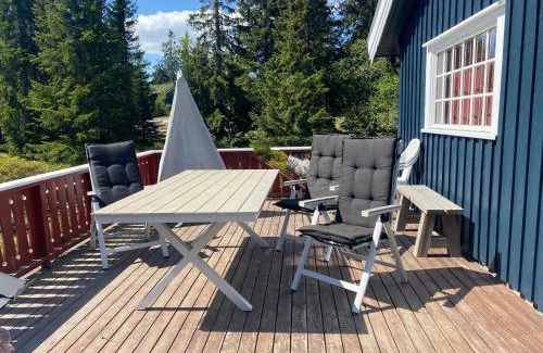 Loten Municipality House | Høstkos og ro på Budor i vinterferien , 4 roms hytte med peis og wifi