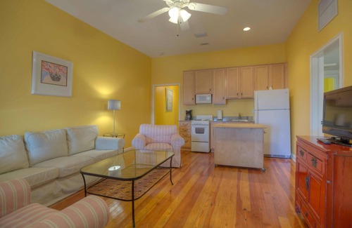 Pass-a-Grille Apartment | H-1 Havana Inn - 3 Bed 2 Bath