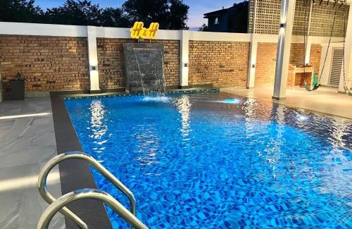 Cheng Villa | H&H 3 【Karaoke Private Pool BBQ Steamboat 19 Pax】