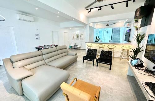 Cheng Villa | H&H 3 【Karaoke Private Pool BBQ Steamboat 19 Pax】