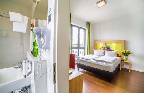 Gesundbrunnen Hotel | H+ Hotel 4 Youth Berlin Mitte