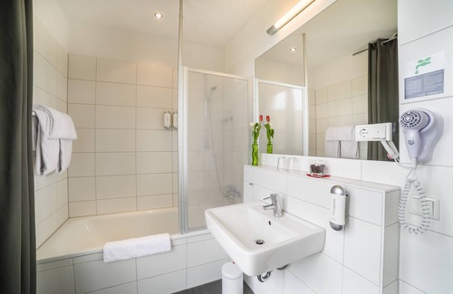 Gesundbrunnen Hotel | H+ Hotel 4 Youth Berlin Mitte
