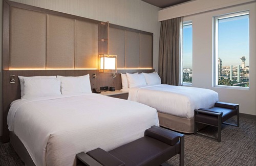 Los Angeles Hotel | H Hotel Los Angeles, Curio Collection by Hilton