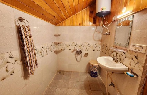 Banjar Cabin | H Laida Tirthan King Room with Mountain View